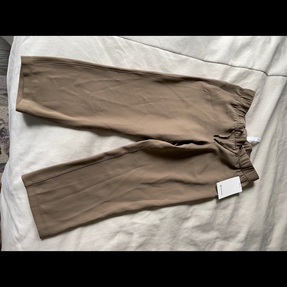 Lululemon on the fly crop, size 8. Never worn!
